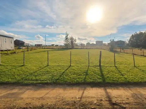 SE VENDE TERRENO DE 600 m2 EN VILLA YACANTO C/SERV