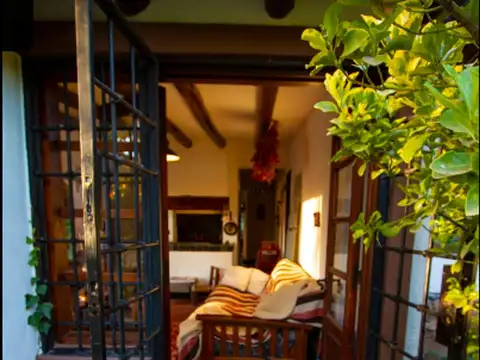 Casa en venta en B° Cordón del Plata con quincho 