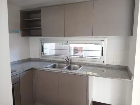 Depto Tipo Casa en Alquiler con 2 cocheras