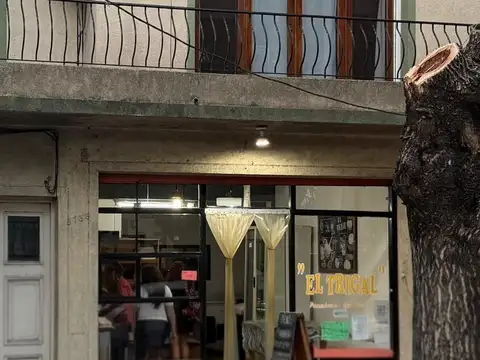 EXCELENTE LOCAL CON VIVIENDA EN CENTRO COMERCIAL CARAPACHAY