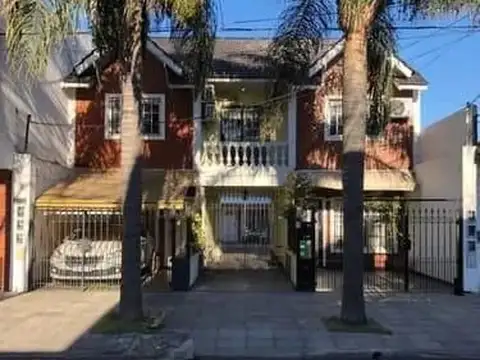 TRIPLEX 4 AMBIENTES CON COCHERA GRAN OPORTUNIDAD