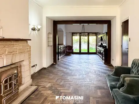 Casa 4 ambientes con 2 baños