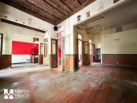 -RESERVADO- Excelente local en terreno propio de 12M de frente.