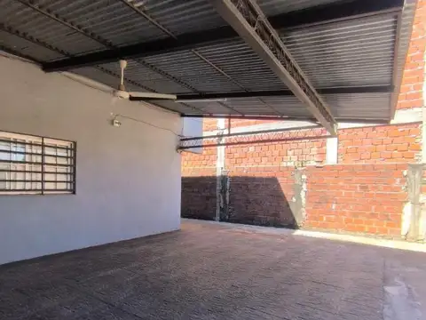 Casa en Alquiler con 7 cocheras