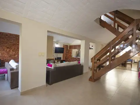 Casa en Venta con 2 cocheras