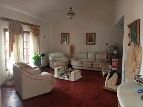 Se vende! Casa + departamento en Villa Dolores, Cordoba