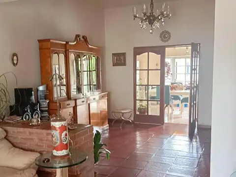 Casa 6 ambientes con 3 baños