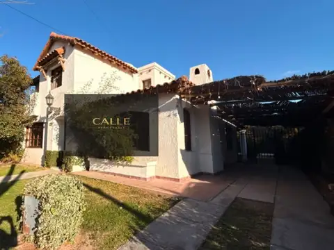 Casa en venta c/ cochera en Las Cañas
