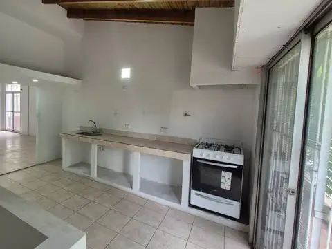 Venta PH 3 ambientes con balcón corrido al frente 