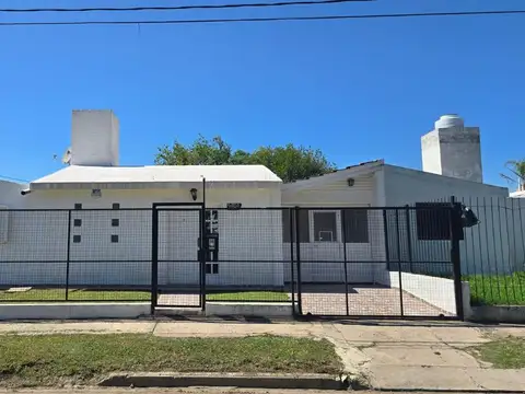 VENTA HERMOSA CASA 3 D EN B° 20 DE JUNIO