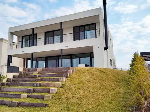 VENTA CASA MODERNA PUERTOS DEL LAGO - CEIBOS