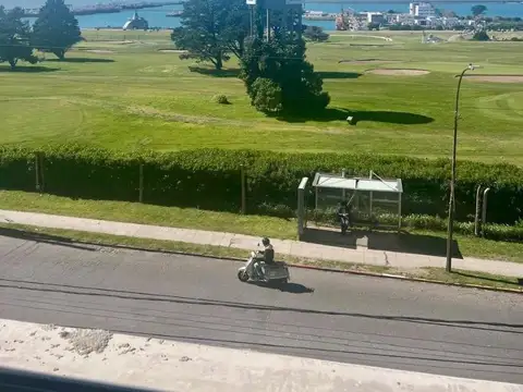 Venta Piso frente al Golf Playa Grande con dos Cochera 