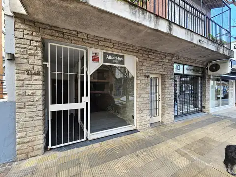 Excelente Local Comercial en el Centro de Martínez!