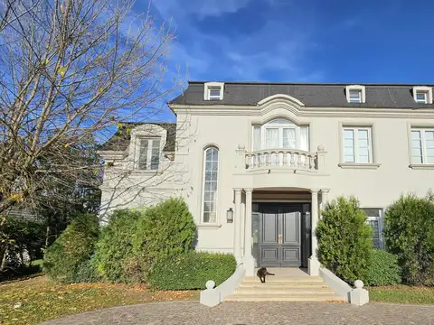 Casa 6 ambientes con 5 baños