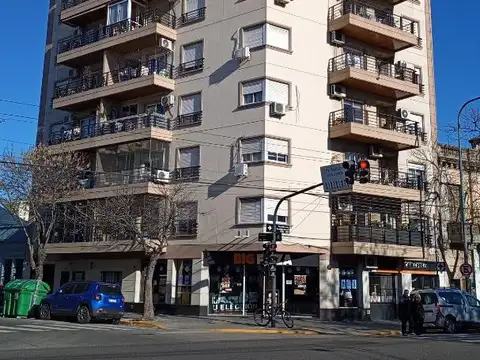 IMPECABLE  Dpto 2 Amb Muy Luminoso Balcón Vista a la Calle