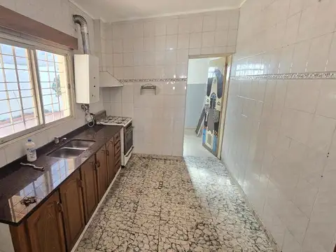 Casa 4 ambientes con 1 baño