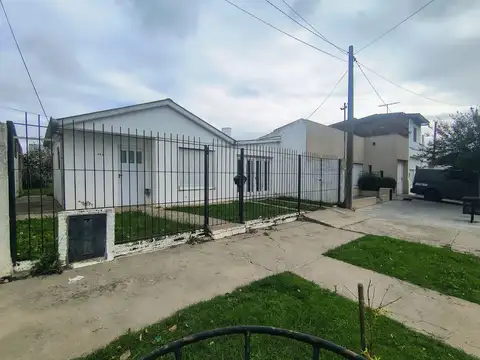 VENTA CASA 2 AMBIENTES EN BALCARCE CON GRAN PARQUE