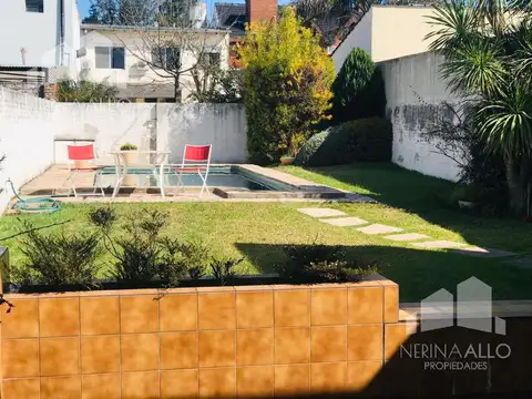 Casa en Alquiler con 2 cocheras