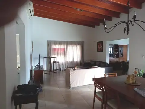 Tejas Dos - Casa 4 Dorm. 266 Mts² - PILETA