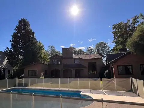 CASA DE ESTILO EN LOS CARDALES COUNTRY CLUB APTO CREDITO