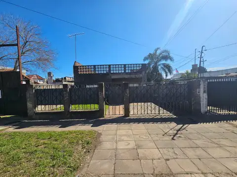 Casa 3 amb. Estilo Americana gran fondo libre