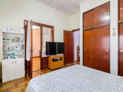 Casa en Planta baja con cochera y Jardin.