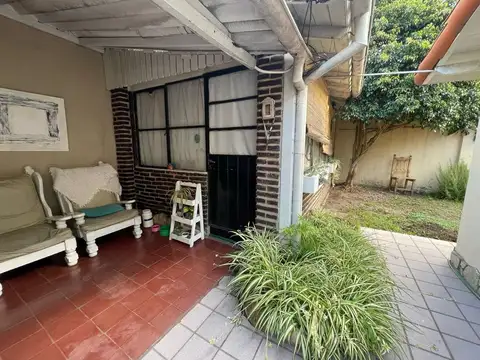 Casa 4 ambientes con 1 baño