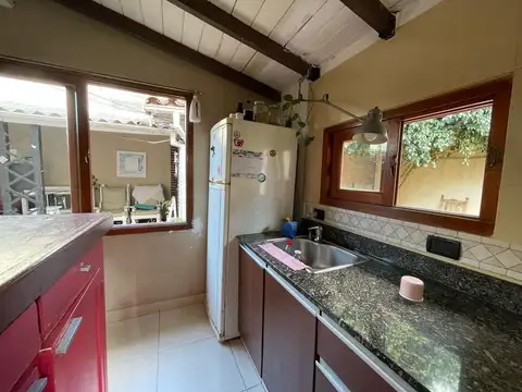 Venta Casa 4 ambientes en Lomas de Zamora con Jardín