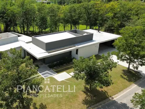 CASA EN VENTA EN EVERLINS AL GOLF