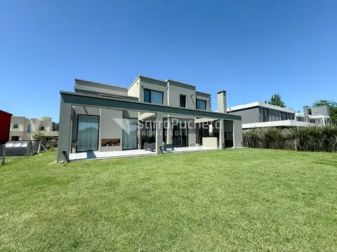 Casa 5 ambientes con 3 baños