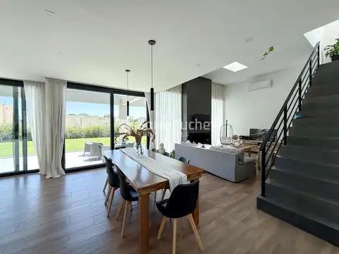 Casa en Venta al Este