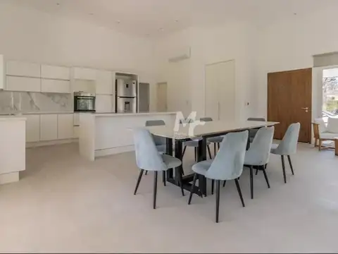 Casa en Alquiler de 3 dormitorios
