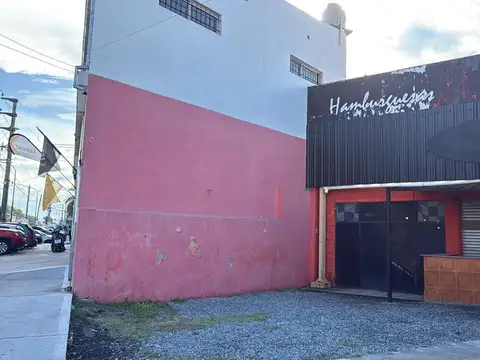 Local esquina Ruta 8