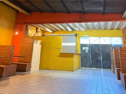 Local esquina Ruta 8