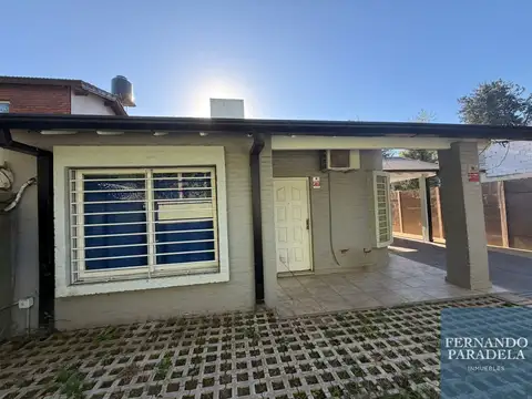 Casa en venta c/ cochera en Villa Gobernador Udaondo