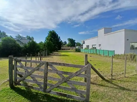 Lote imperdible con mejoras Domselaar Chico VENTA