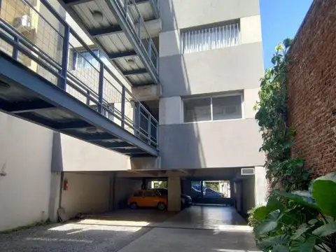 DEPARTAMENTO 2 AMBIENTES  CON COCHERA