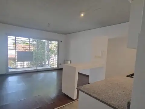 DEPARTAMENTO 2 AMBIENTES  CON COCHERA