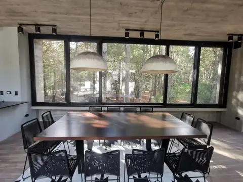 Casa 6 ambientes con 3 baños
