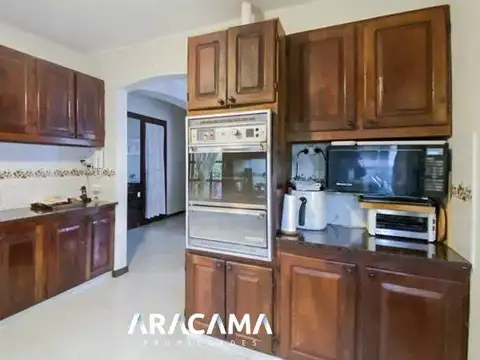 Casa 5 ambientes con 2 baños