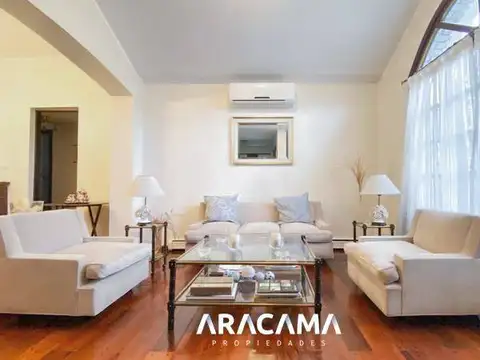 Casa en Venta con 2 cocheras