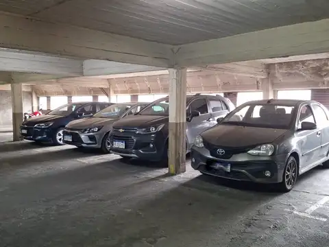 VENTA COCHERA FIJA Y CUBIERTA EN BELGRANO