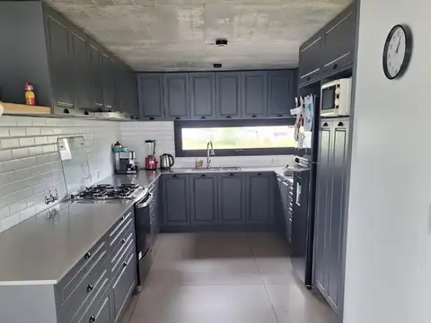 Casa 3 ambientes con 2 baños