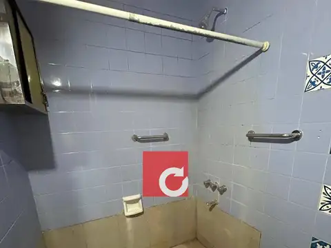 Casa en alquiler c/ cochera en La Plata