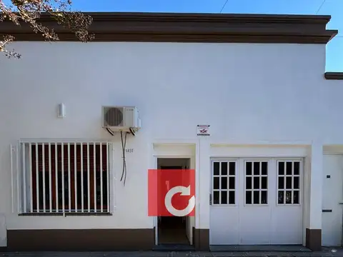 Casa en alquiler c/ cochera en La Plata