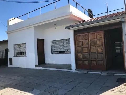 Casa en venta - 3 Dormitorios 2 Baños - Cochera - 223Mts2 - Quilmes