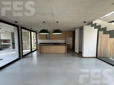 Casa en venta a estrenar con pileta en pinamar barrio pioneros 4 ambientes