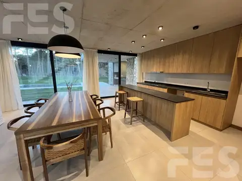 Casa en venta a estrenar con pileta en pinamar barrio pioneros 4 ambientes