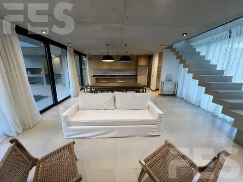 Casa 4 ambientes con 3 baños