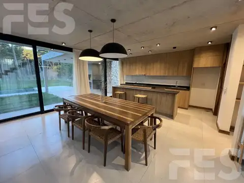Casa en Venta al Este